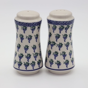 Salt and pepper shakers (A16 D14)        