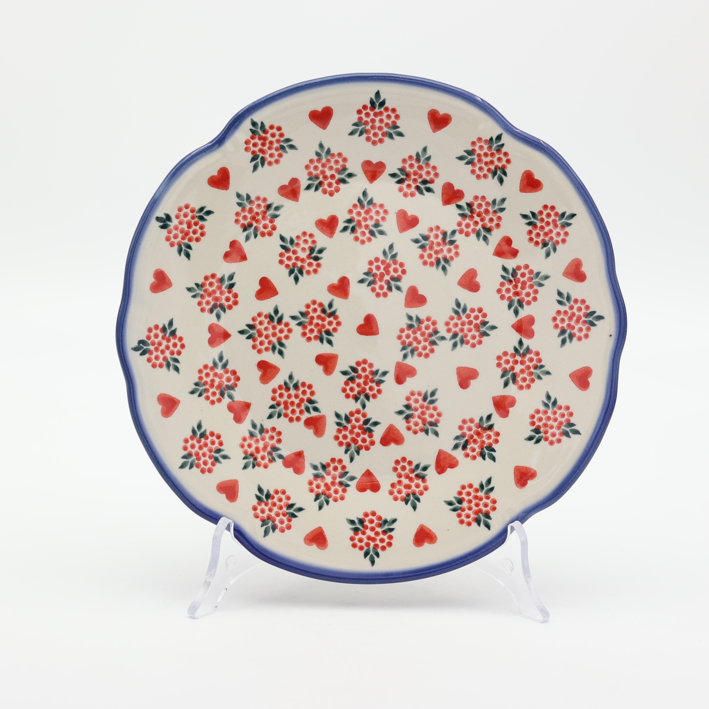 Elegant dessert plate with decorative relief, diameter 21.5 cm.